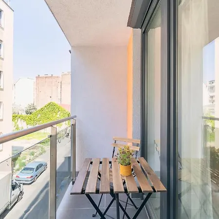 Corvin With Balcony And Ac דירה בודפשט