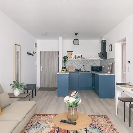 Corvin With Balcony And Ac דירה
