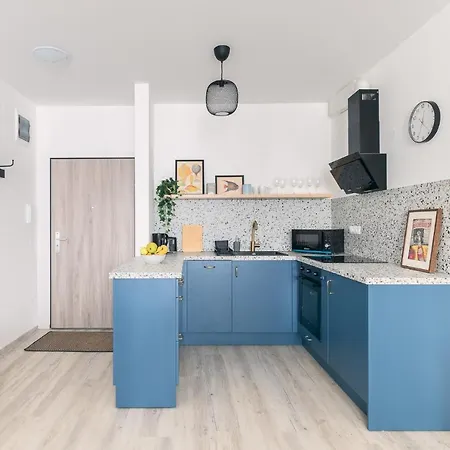 Corvin With Balcony And Ac דירה