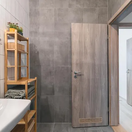 דירה Corvin With Balcony And Ac