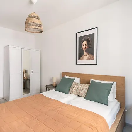 דירה Corvin With Balcony And Ac *