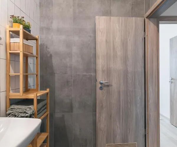 Appartement Corvin With Balcony And Ac