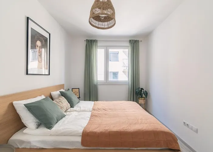 Corvin With Balcony And Ac Appartement Budapest