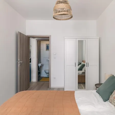 Corvin With Balcony And Ac Appartement Boedapest